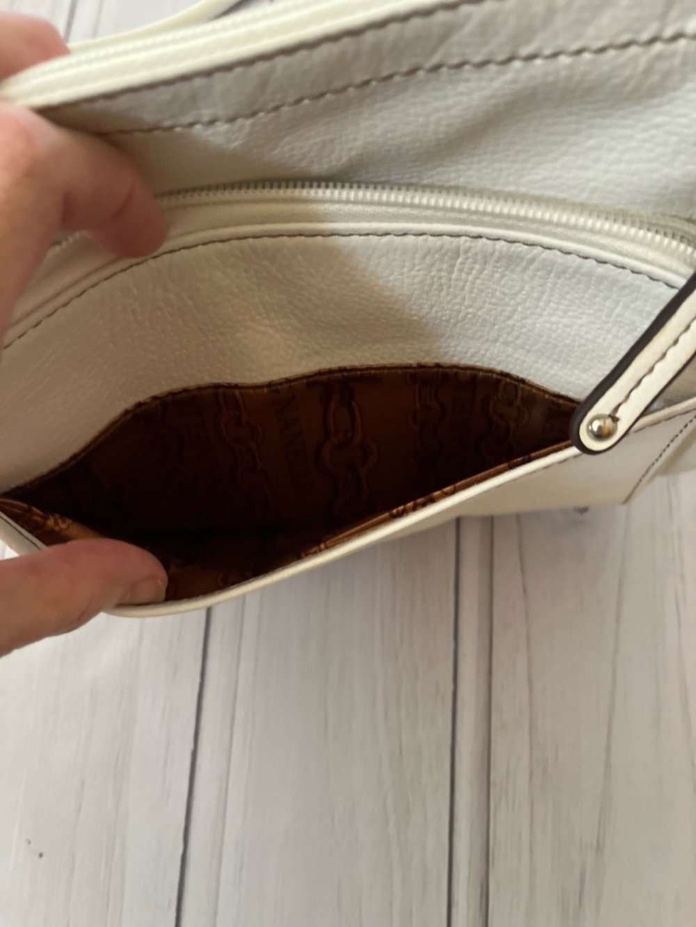 Tignanello pebbled leather crossbody shoulder off white leather purse. - Picture 6 of 16